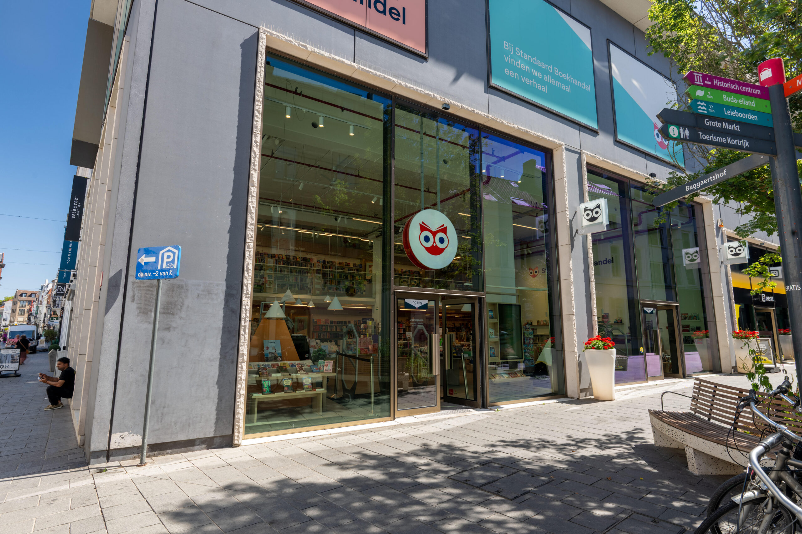 STANDAARD BOEKHANDEL